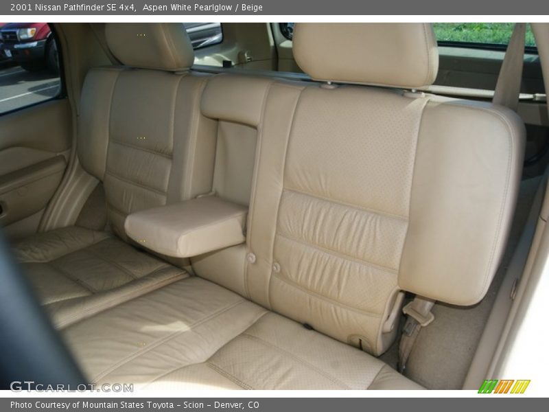 Aspen White Pearlglow / Beige 2001 Nissan Pathfinder SE 4x4