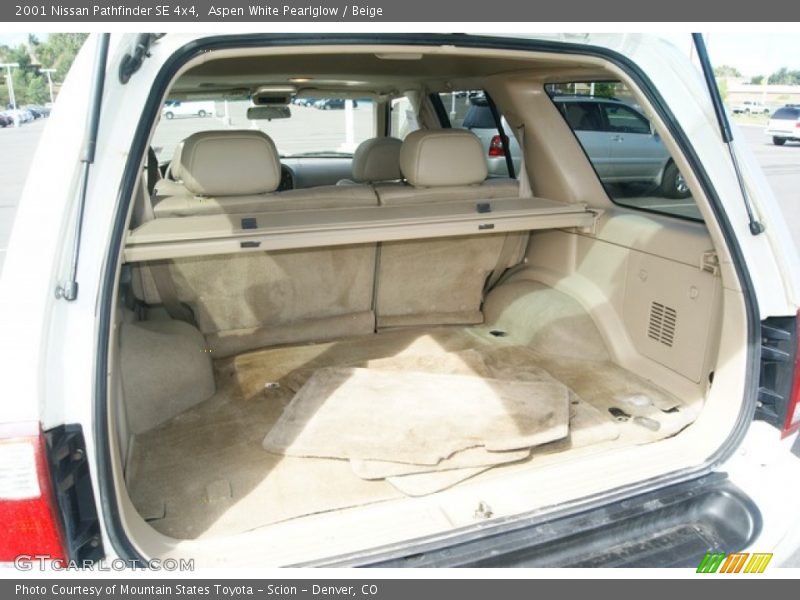 Aspen White Pearlglow / Beige 2001 Nissan Pathfinder SE 4x4