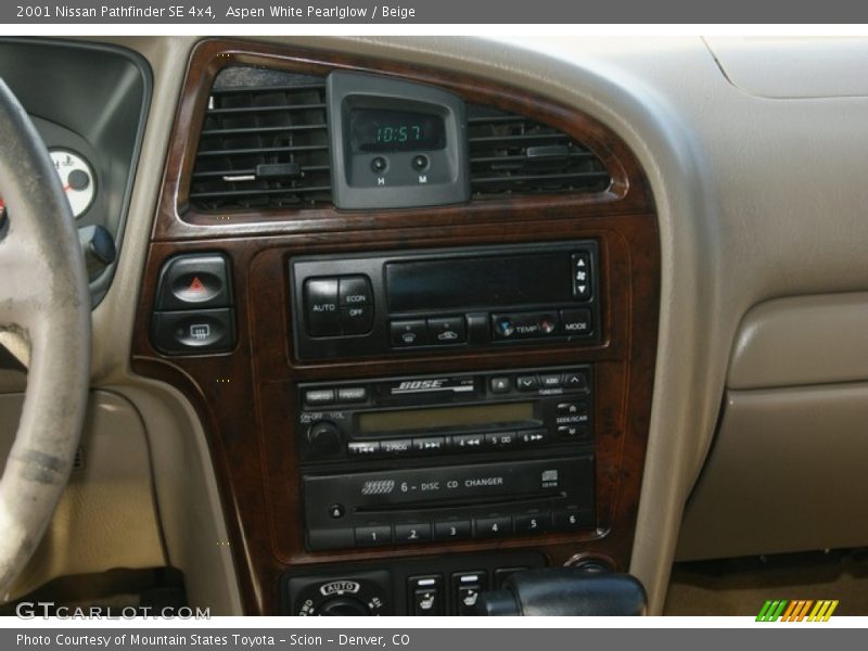 Aspen White Pearlglow / Beige 2001 Nissan Pathfinder SE 4x4