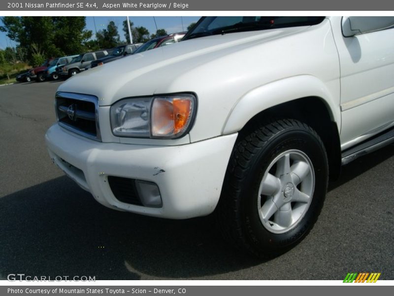 Aspen White Pearlglow / Beige 2001 Nissan Pathfinder SE 4x4