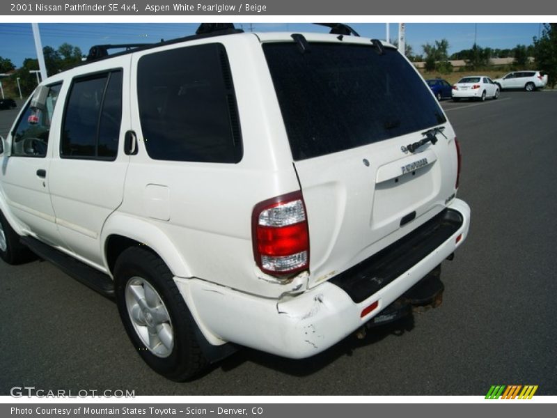 Aspen White Pearlglow / Beige 2001 Nissan Pathfinder SE 4x4