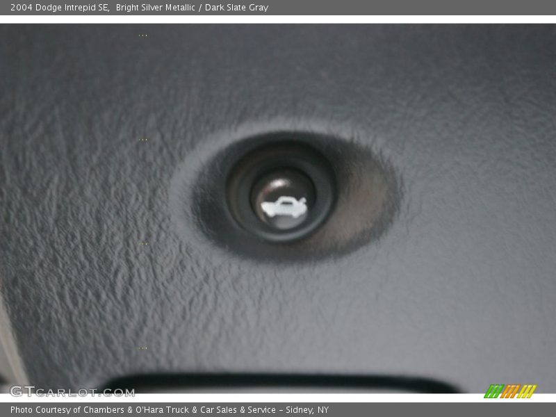 Bright Silver Metallic / Dark Slate Gray 2004 Dodge Intrepid SE