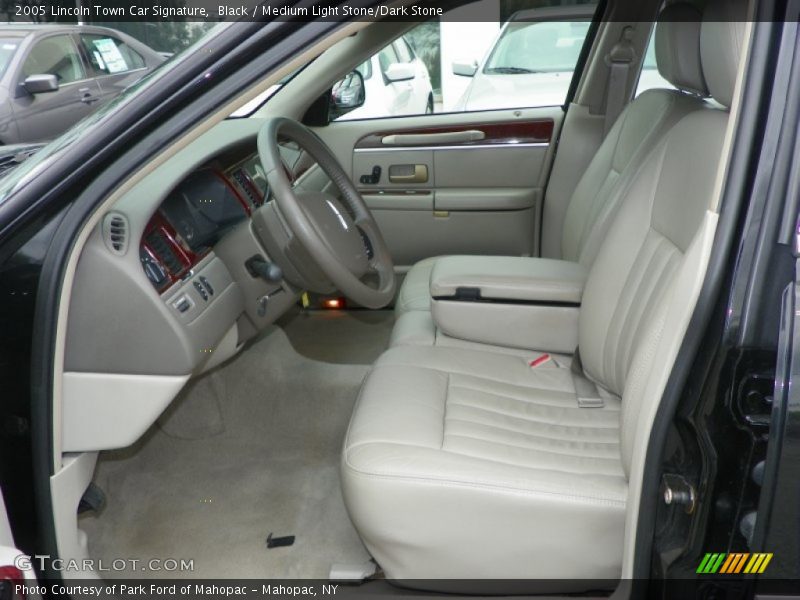 Black / Medium Light Stone/Dark Stone 2005 Lincoln Town Car Signature