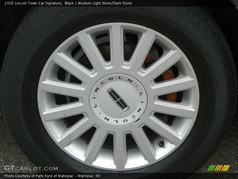 Black / Medium Light Stone/Dark Stone 2005 Lincoln Town Car Signature