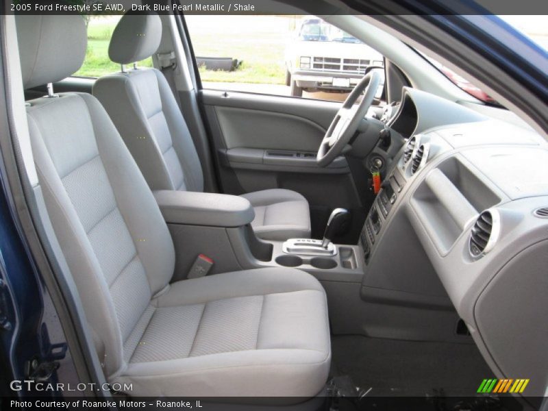  2005 Freestyle SE AWD Shale Interior