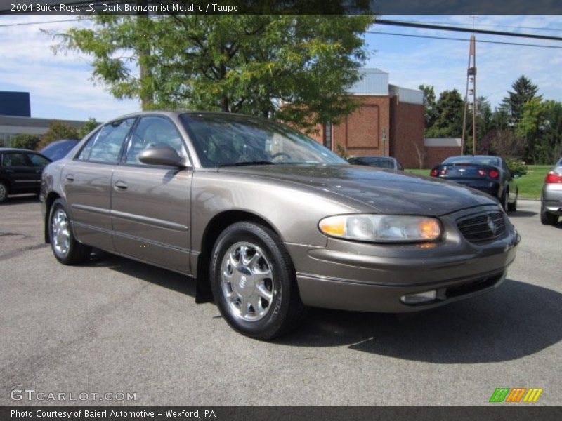 Front 3/4 View of 2004 Regal LS