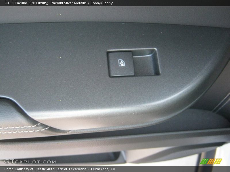 Radiant Silver Metallic / Ebony/Ebony 2012 Cadillac SRX Luxury