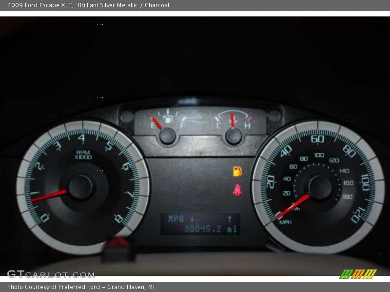 Brilliant Silver Metallic / Charcoal 2009 Ford Escape XLT