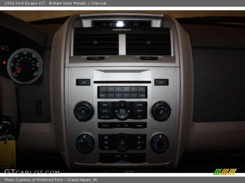 Brilliant Silver Metallic / Charcoal 2009 Ford Escape XLT