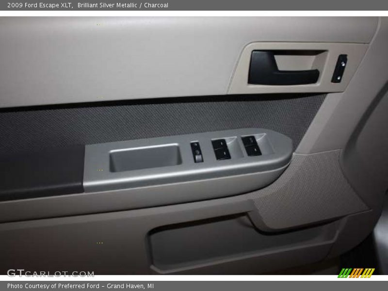 Brilliant Silver Metallic / Charcoal 2009 Ford Escape XLT