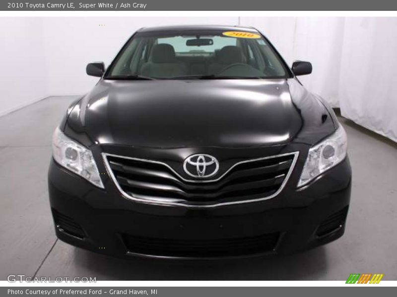 Super White / Ash Gray 2010 Toyota Camry LE