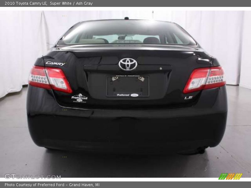 Super White / Ash Gray 2010 Toyota Camry LE
