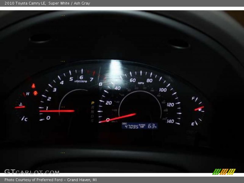 Super White / Ash Gray 2010 Toyota Camry LE