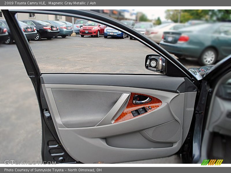 Magnetic Gray Metallic / Ash 2009 Toyota Camry XLE