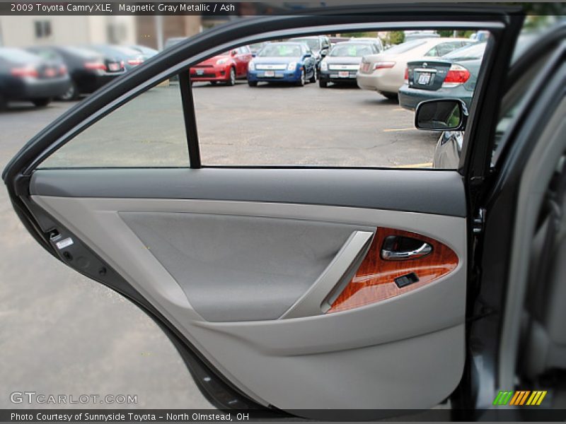 Magnetic Gray Metallic / Ash 2009 Toyota Camry XLE