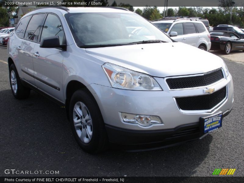 Silver Ice Metallic / Ebony 2009 Chevrolet Traverse LS