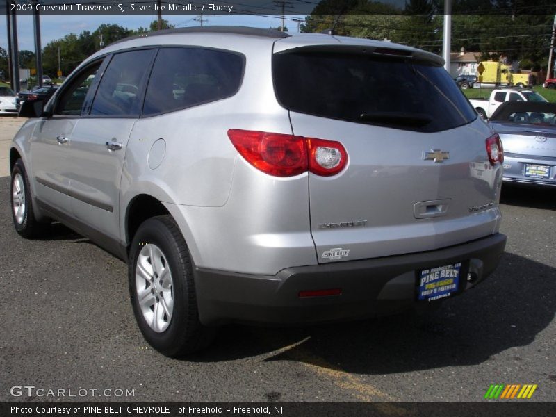Silver Ice Metallic / Ebony 2009 Chevrolet Traverse LS