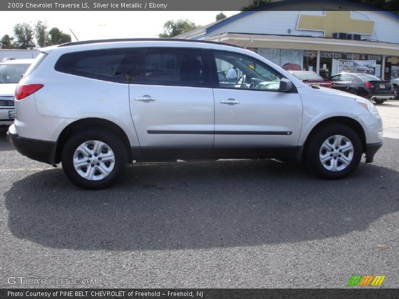 Silver Ice Metallic / Ebony 2009 Chevrolet Traverse LS
