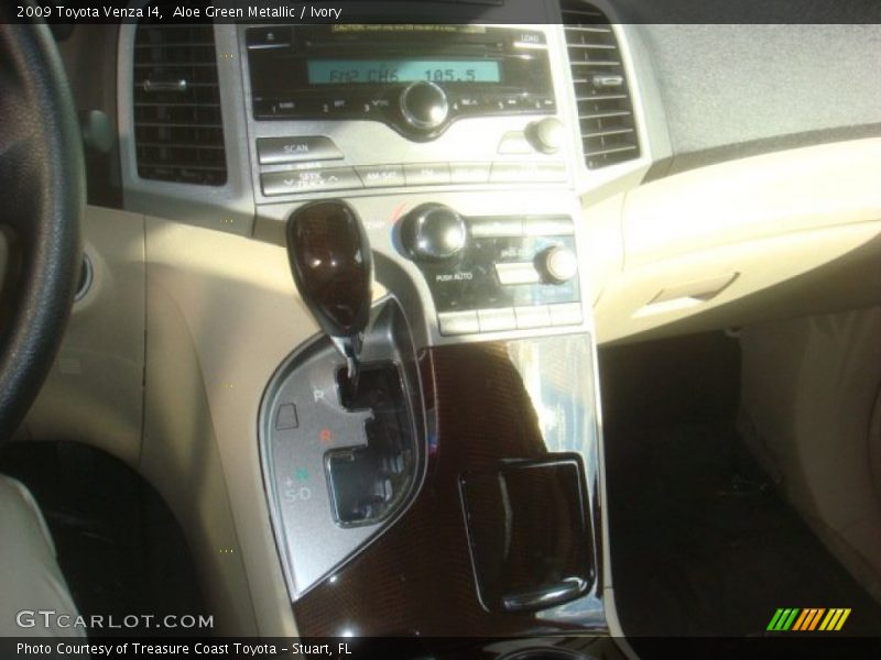 Aloe Green Metallic / Ivory 2009 Toyota Venza I4