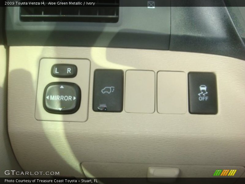 Aloe Green Metallic / Ivory 2009 Toyota Venza I4