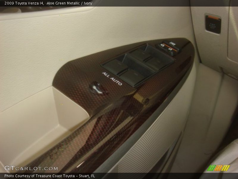 Aloe Green Metallic / Ivory 2009 Toyota Venza I4