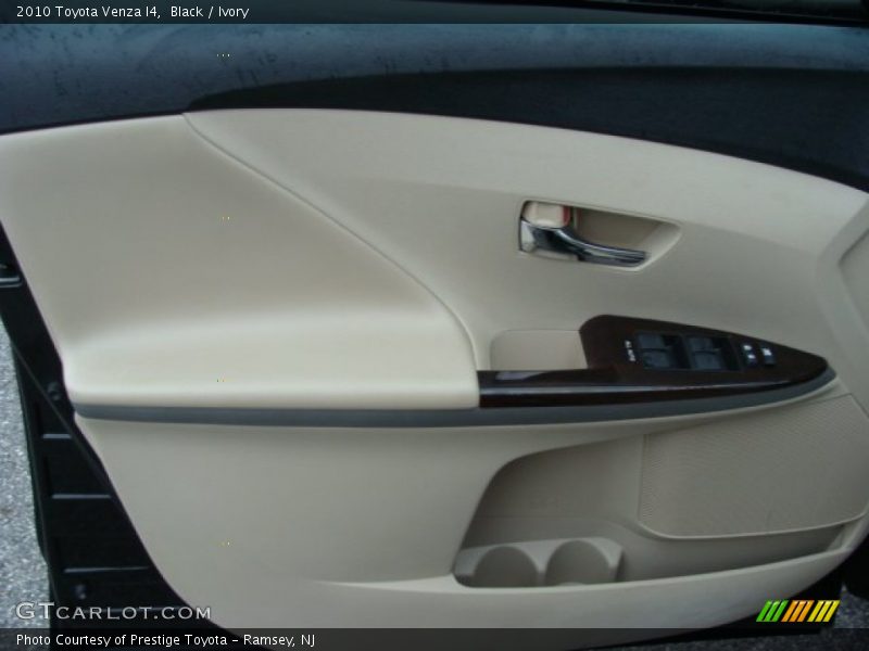 Black / Ivory 2010 Toyota Venza I4