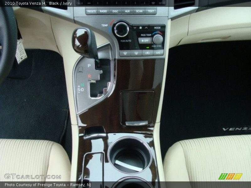 Black / Ivory 2010 Toyota Venza I4