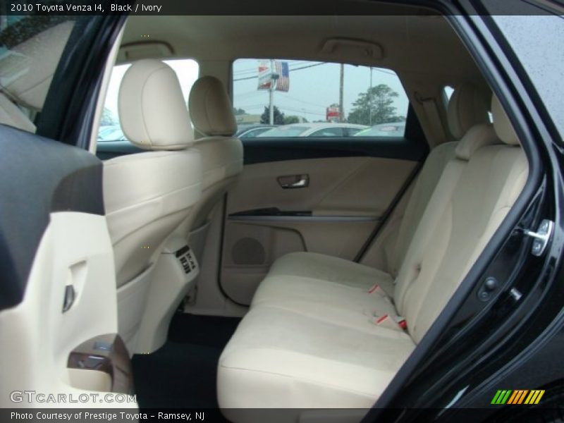 Black / Ivory 2010 Toyota Venza I4