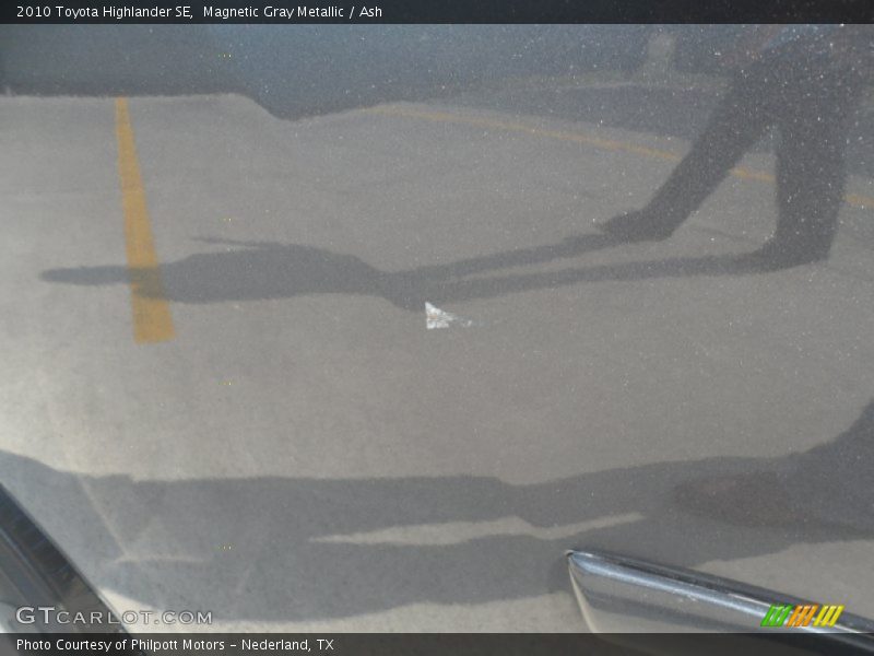 Magnetic Gray Metallic / Ash 2010 Toyota Highlander SE