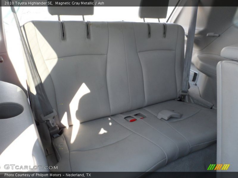 Magnetic Gray Metallic / Ash 2010 Toyota Highlander SE