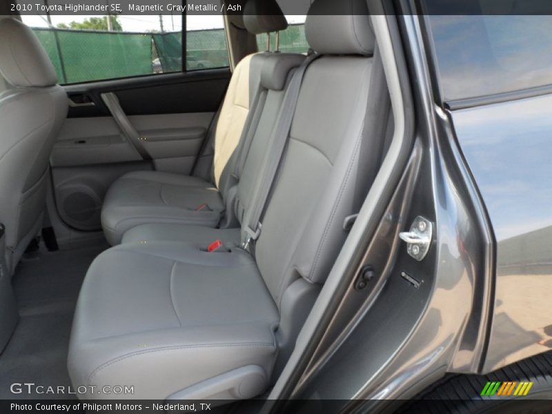 Magnetic Gray Metallic / Ash 2010 Toyota Highlander SE