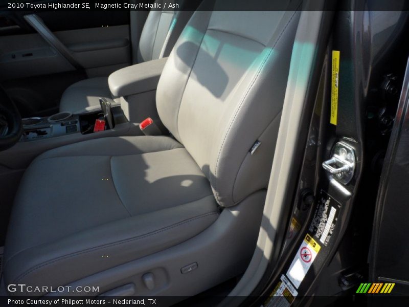 Magnetic Gray Metallic / Ash 2010 Toyota Highlander SE