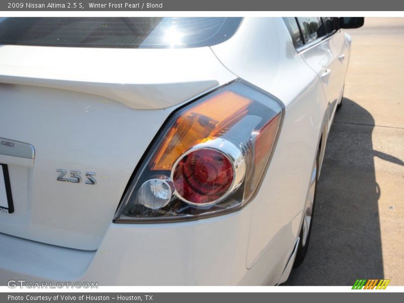 Winter Frost Pearl / Blond 2009 Nissan Altima 2.5 S