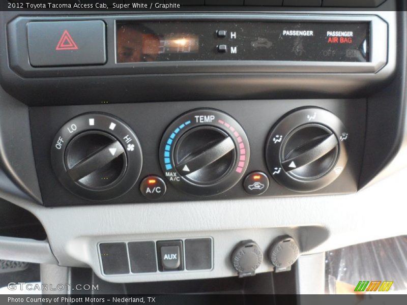 Controls of 2012 Tacoma Access Cab