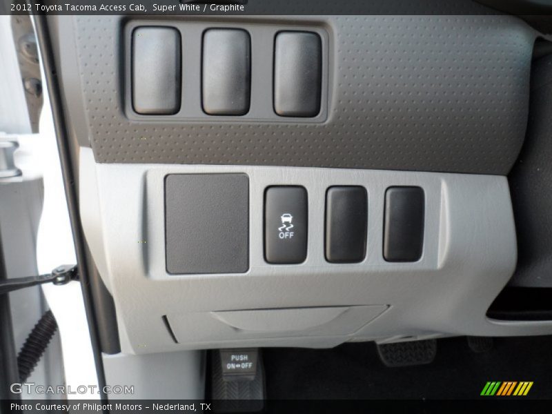 Controls of 2012 Tacoma Access Cab