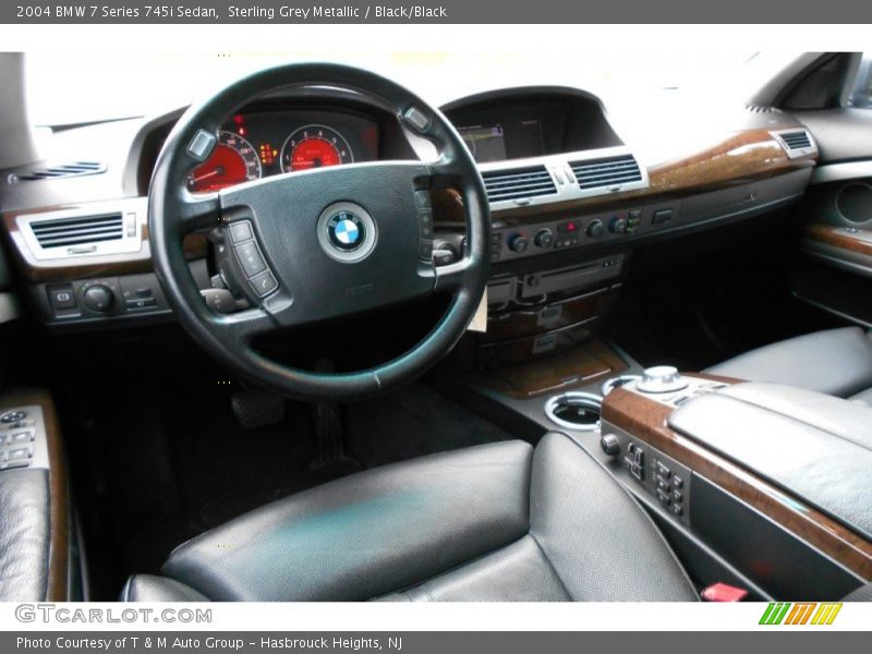 Dashboard of 2004 7 Series 745i Sedan