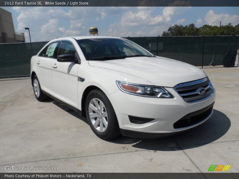 Front 3/4 View of 2012 Taurus SE