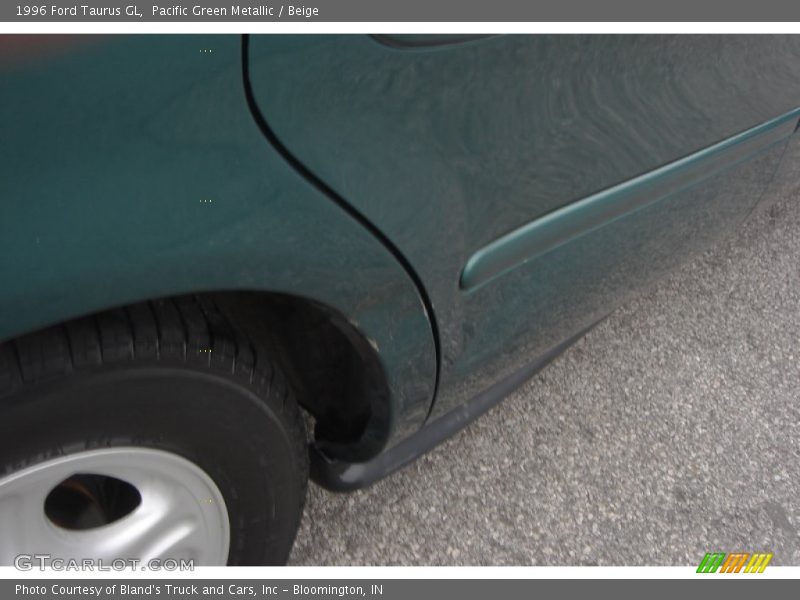 Pacific Green Metallic / Beige 1996 Ford Taurus GL