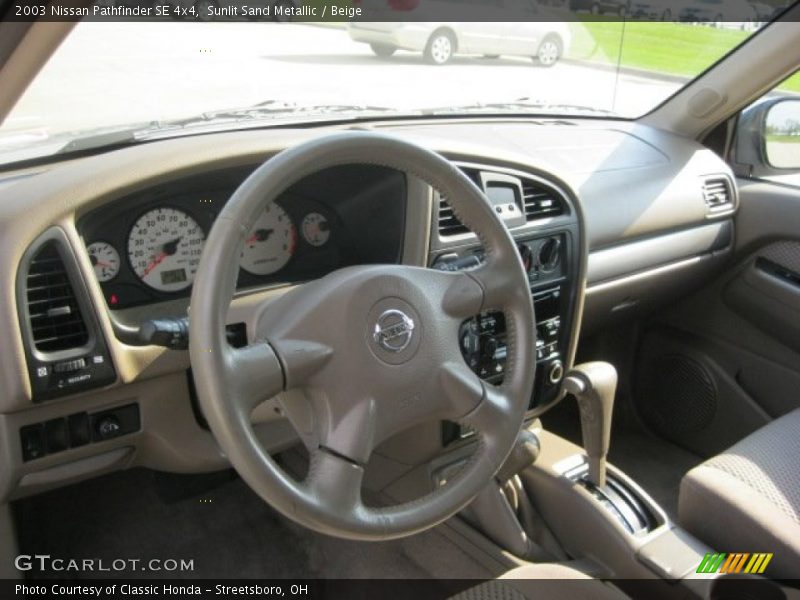 Sunlit Sand Metallic / Beige 2003 Nissan Pathfinder SE 4x4