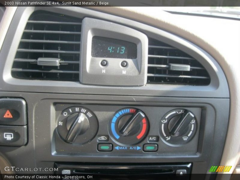 Sunlit Sand Metallic / Beige 2003 Nissan Pathfinder SE 4x4