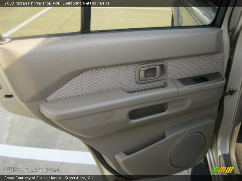 Sunlit Sand Metallic / Beige 2003 Nissan Pathfinder SE 4x4