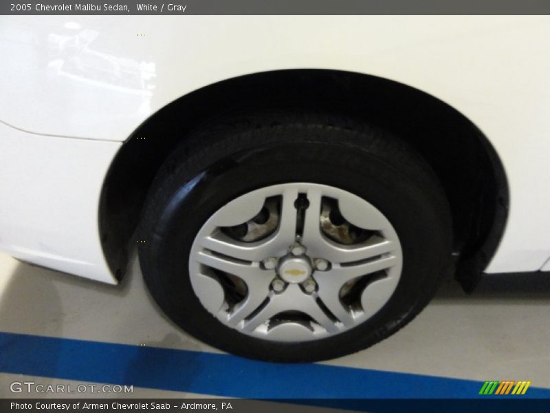 White / Gray 2005 Chevrolet Malibu Sedan