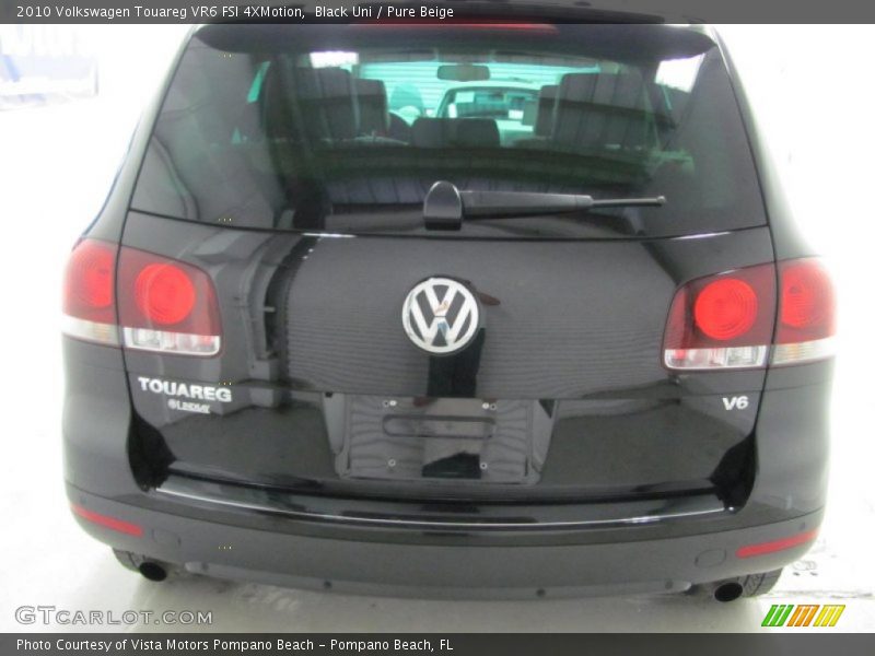 Black Uni / Pure Beige 2010 Volkswagen Touareg VR6 FSI 4XMotion