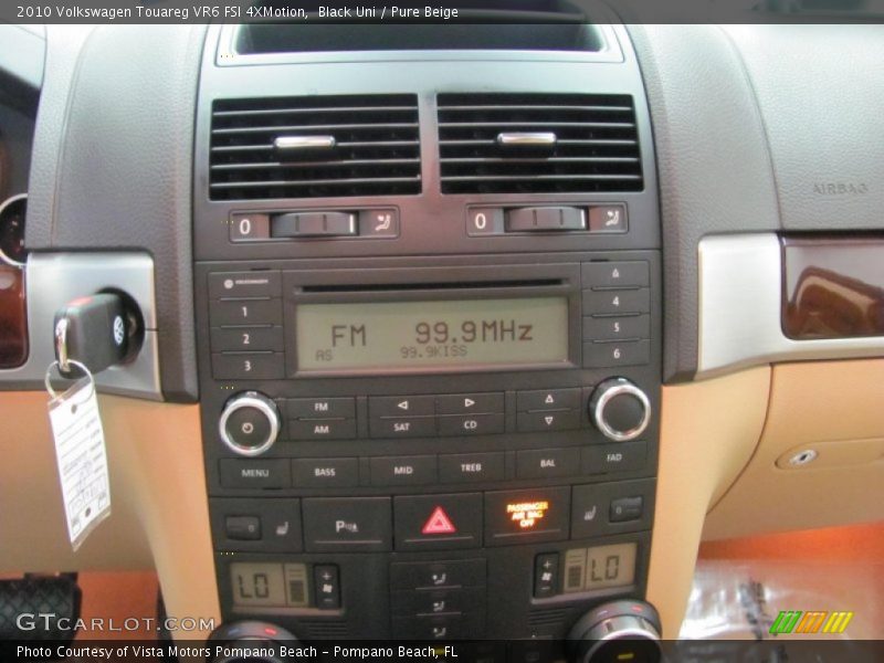 Black Uni / Pure Beige 2010 Volkswagen Touareg VR6 FSI 4XMotion