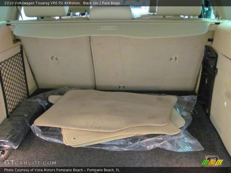Black Uni / Pure Beige 2010 Volkswagen Touareg VR6 FSI 4XMotion