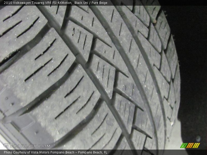 Black Uni / Pure Beige 2010 Volkswagen Touareg VR6 FSI 4XMotion