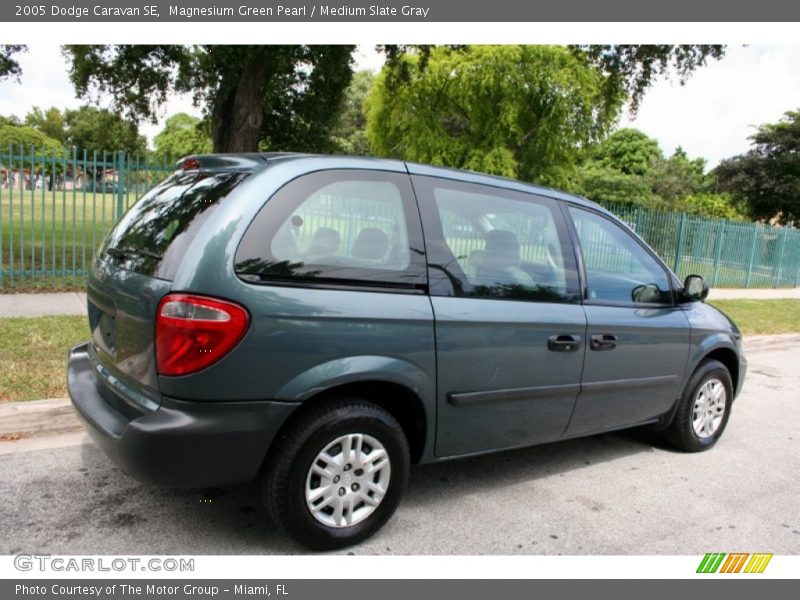Magnesium Green Pearl / Medium Slate Gray 2005 Dodge Caravan SE
