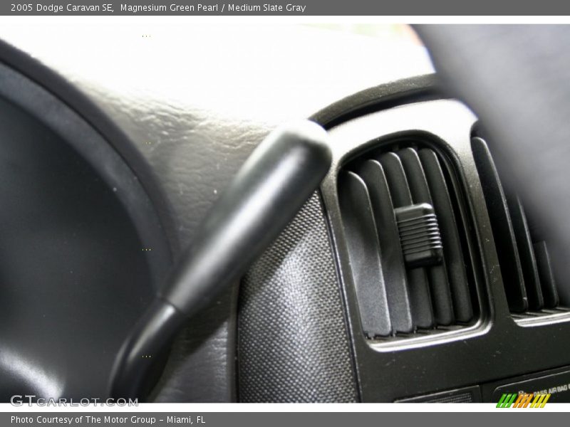 Magnesium Green Pearl / Medium Slate Gray 2005 Dodge Caravan SE