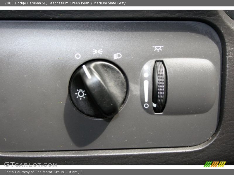 Magnesium Green Pearl / Medium Slate Gray 2005 Dodge Caravan SE