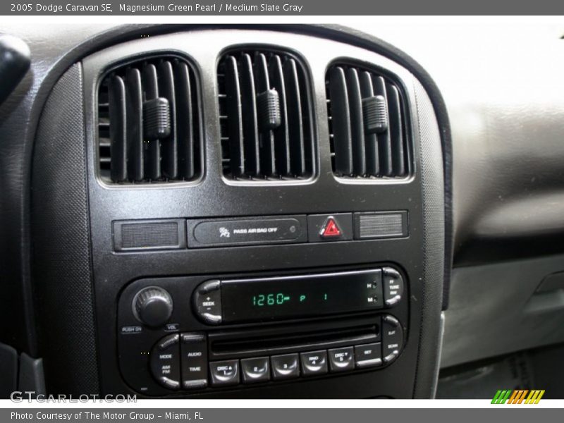 Magnesium Green Pearl / Medium Slate Gray 2005 Dodge Caravan SE